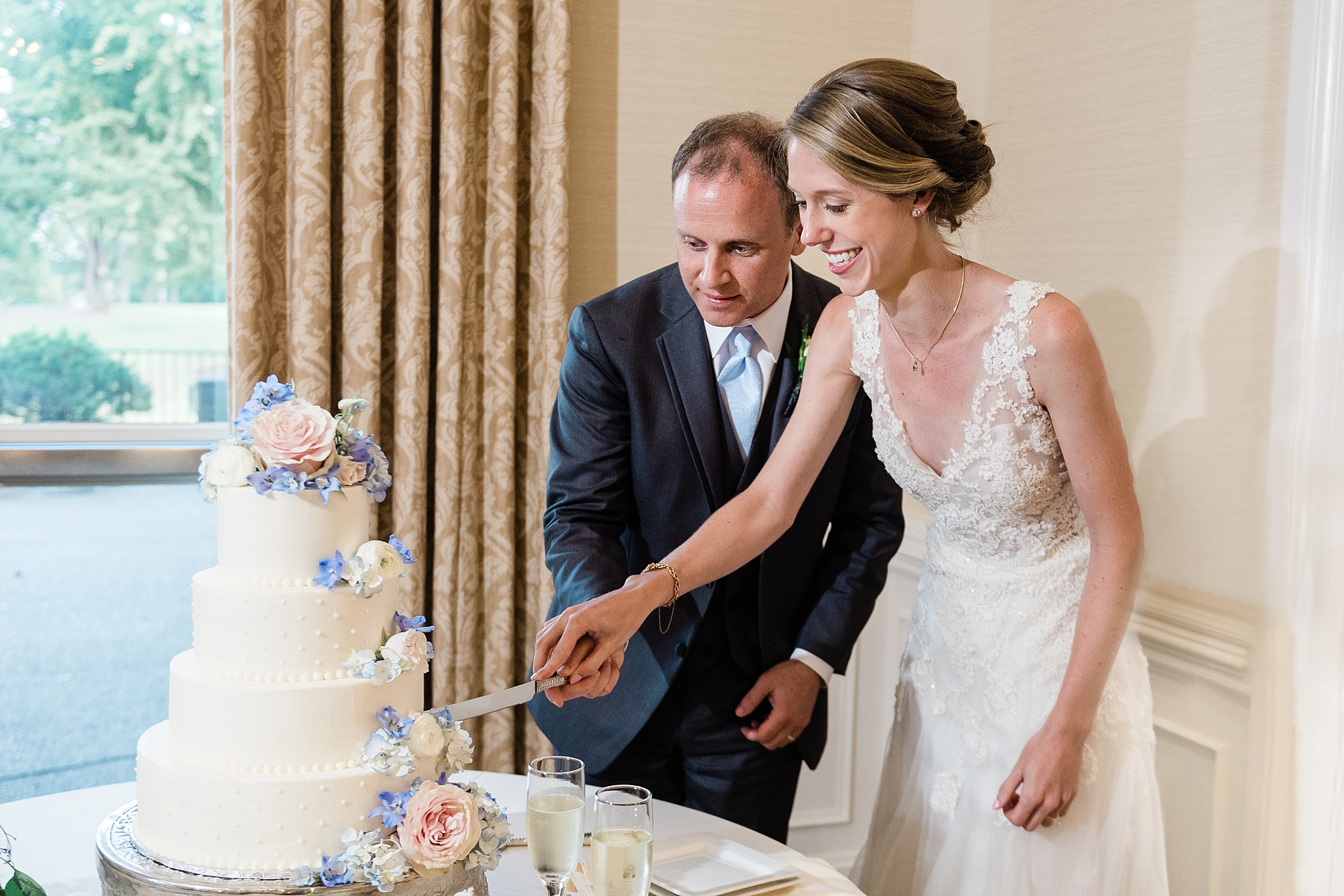 Bride and groom Hillwood Country Club cake cutting