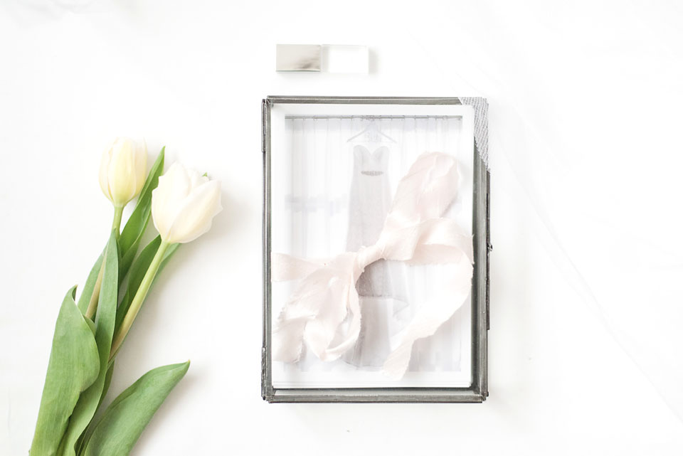 Elegant glass photo box for wedding pictures