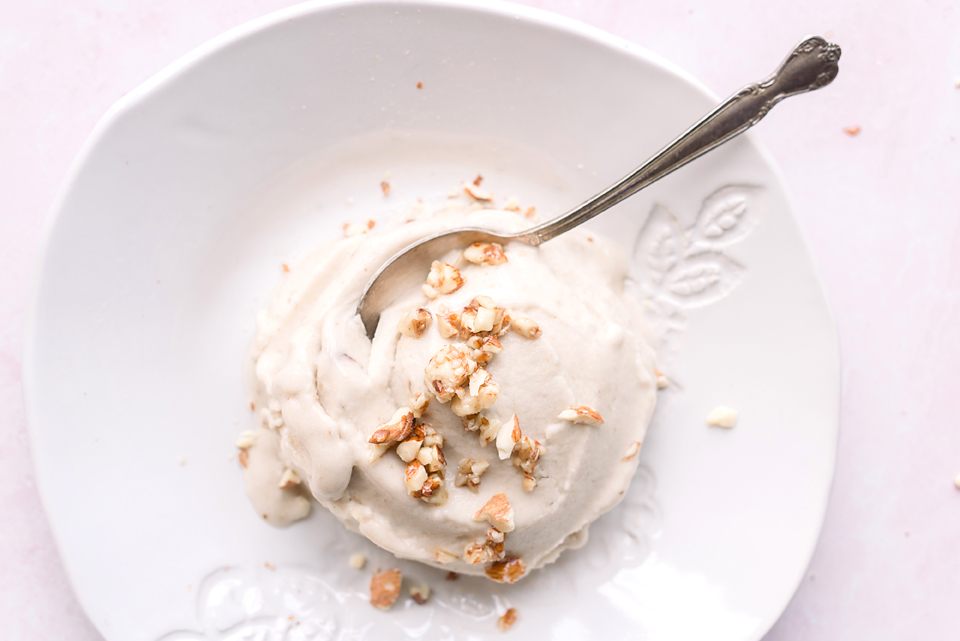 Banana ice cream with toasted almonds